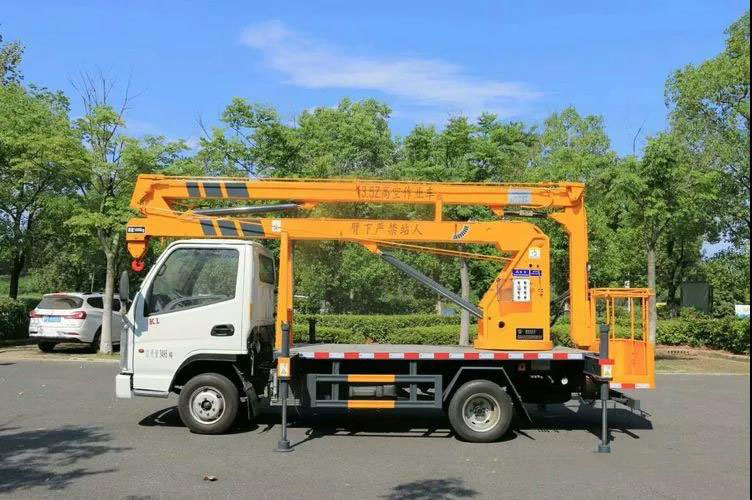 國(guó)六藍(lán)牌凱馬折臂高空作業(yè)車-13.5米