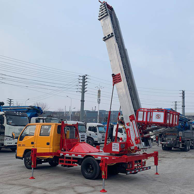 國(guó)六云梯高空車(chē)-江鈴上料云梯車(chē)