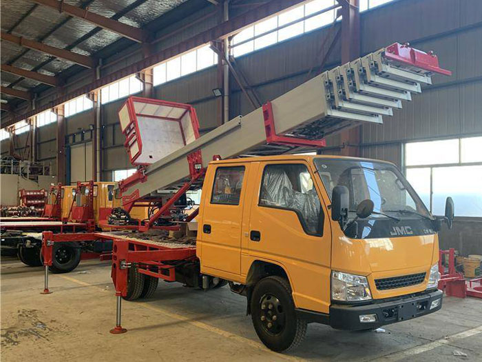 國(guó)六云梯高空車(chē)-江鈴上料云梯車(chē)