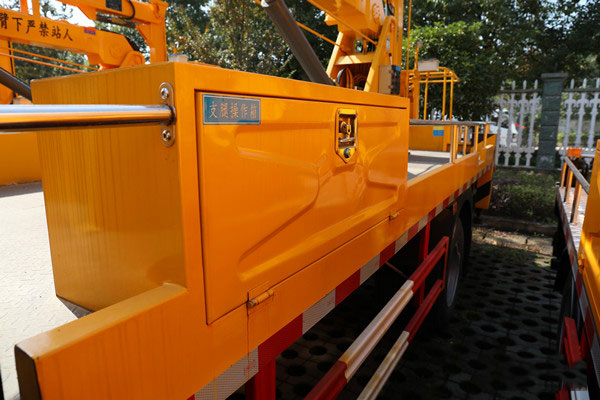 福田時代領(lǐng)航6國六18.5米折疊臂式高空作業(yè)車多少錢