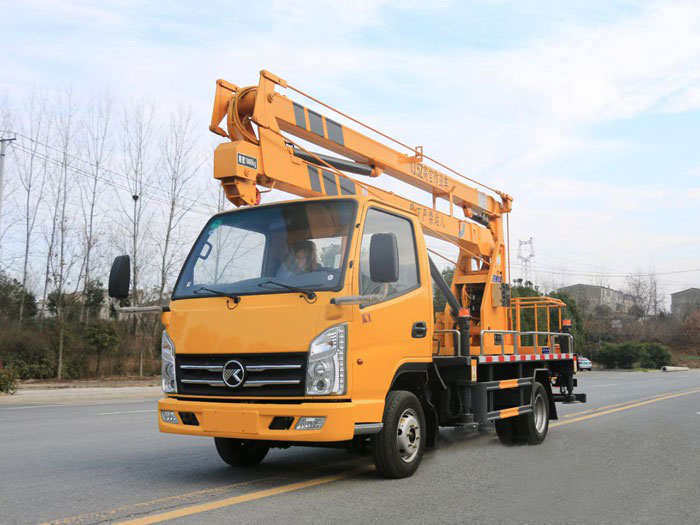 國六凱馬13.5米藍(lán)牌高空作業(yè)車