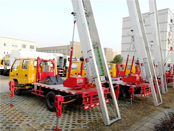 28米高空云梯作業(yè)車圖片展