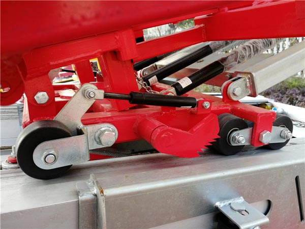 28米高空云梯作業(yè)車圖片展