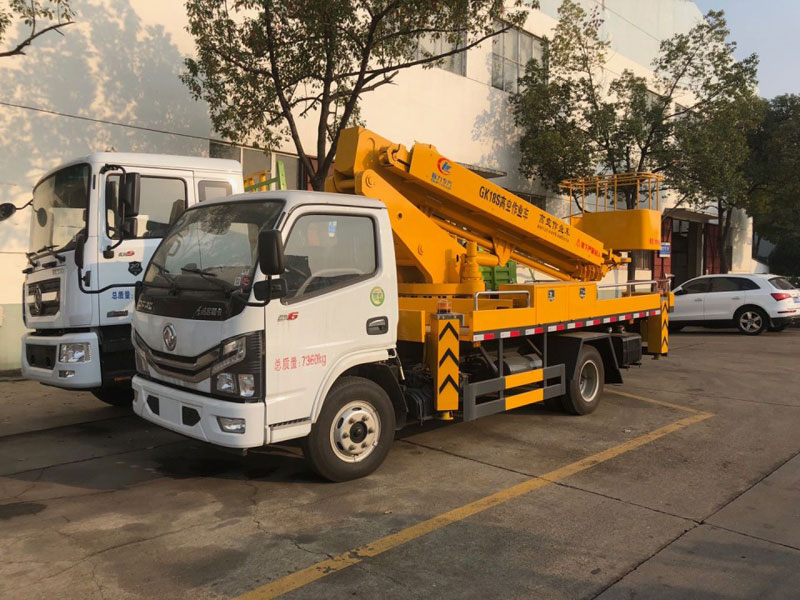 東風大多利卡18米國六高空作業(yè)車