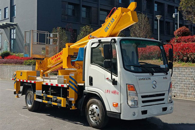 國六大運17.5米高空作業(yè)車