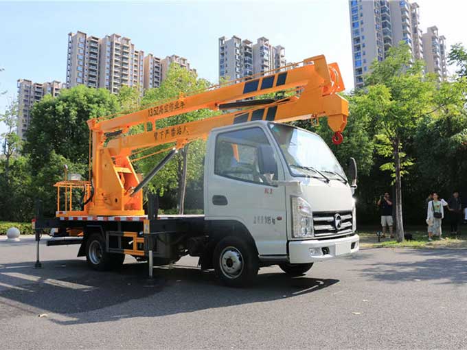 國六凱馬藍牌13.5米高空作業(yè)車