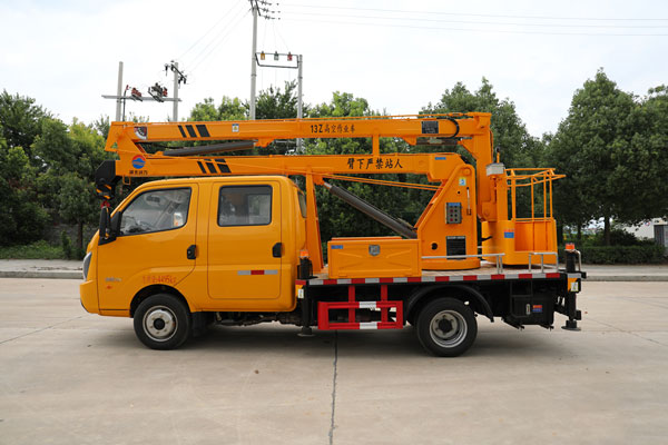 雙排13.5米折疊臂式高空作業(yè)車如何選