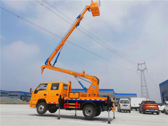 藍(lán)牌國六江鈴13米高空作業(yè)車