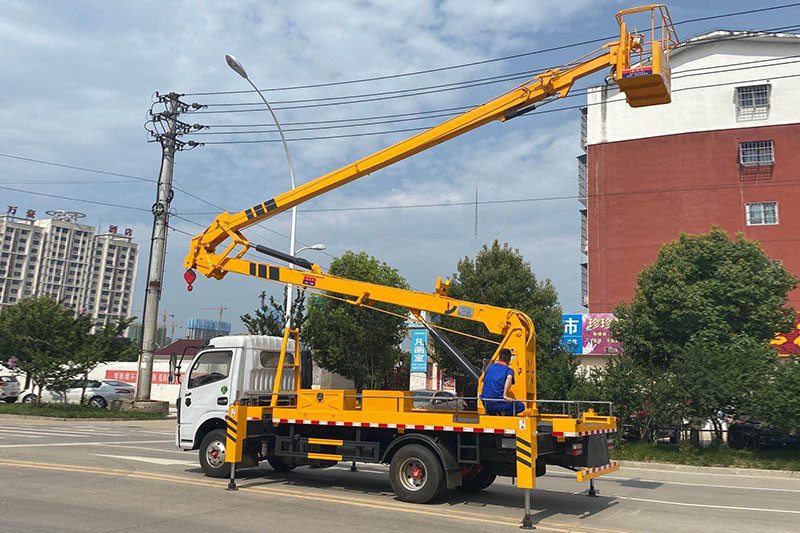 東風(fēng)多利卡16米-18米高空作業(yè)車