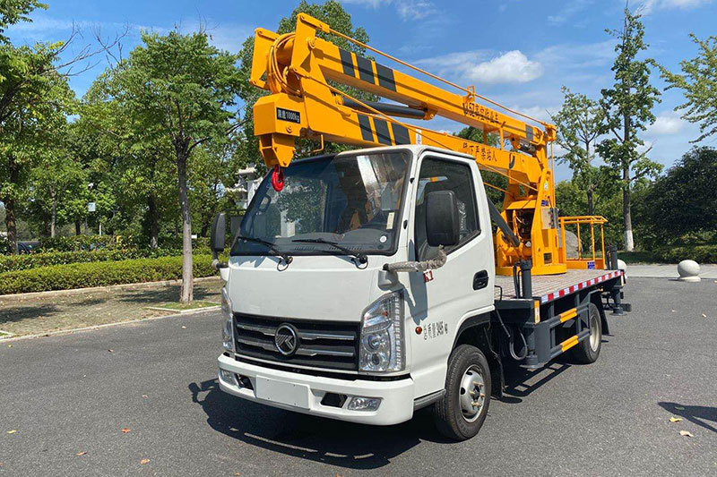 凱馬13.5米藍(lán)牌高空作業(yè)車