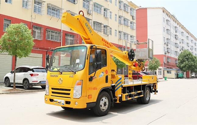 國六大運(yùn)23米伸縮臂式高空作業(yè)車