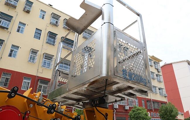 國六大運(yùn)23米伸縮臂式高空作業(yè)車