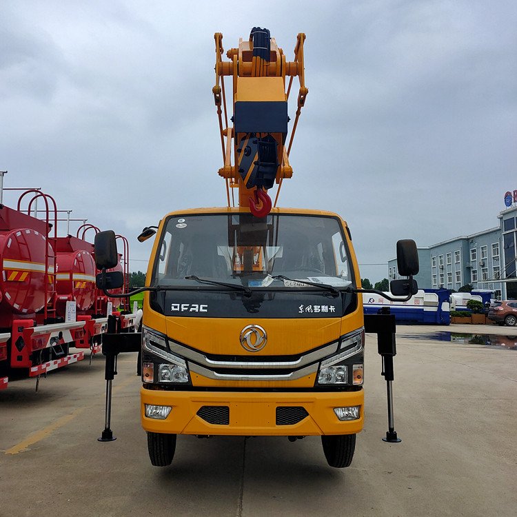 東風(fēng)多利卡雙排16米折疊臂高空業(yè)作車