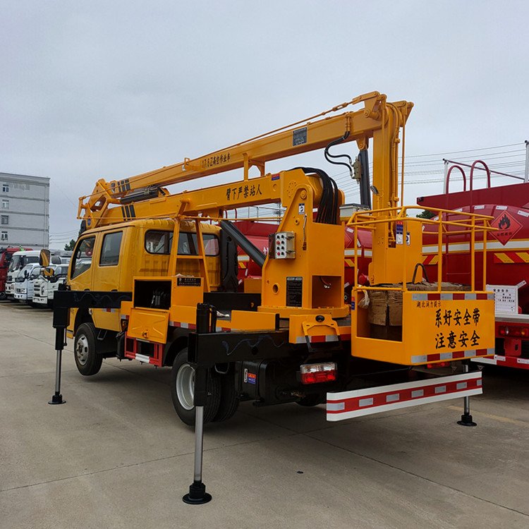 東風(fēng)多利卡雙排16米折疊臂高空業(yè)作車