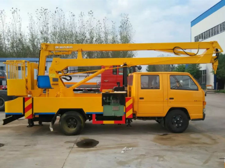 18米的東風(fēng)多利卡高空作業(yè)車