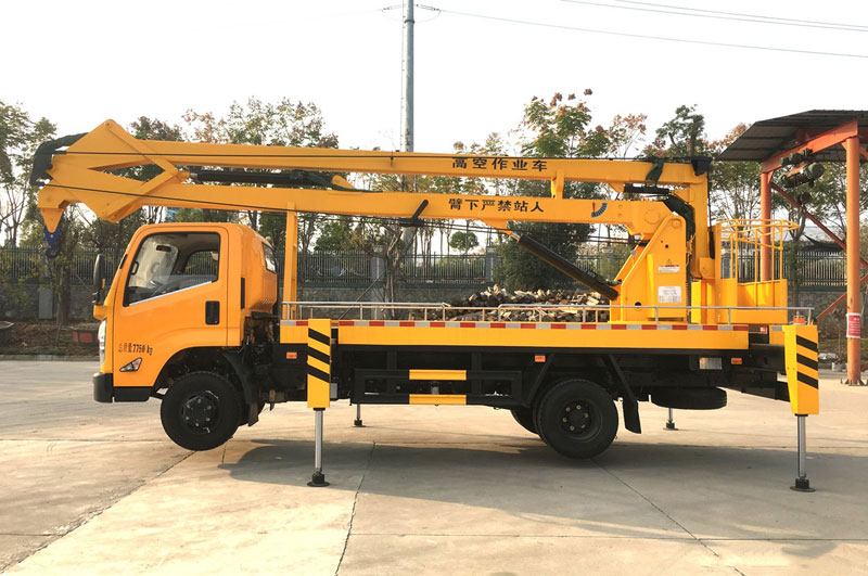 18米折臂高空作業(yè)車一輛多少錢