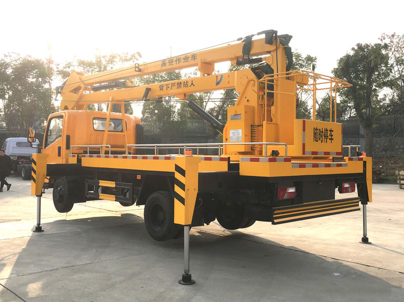 江鈴凱銳18米三節(jié)折疊臂高空作業(yè)車