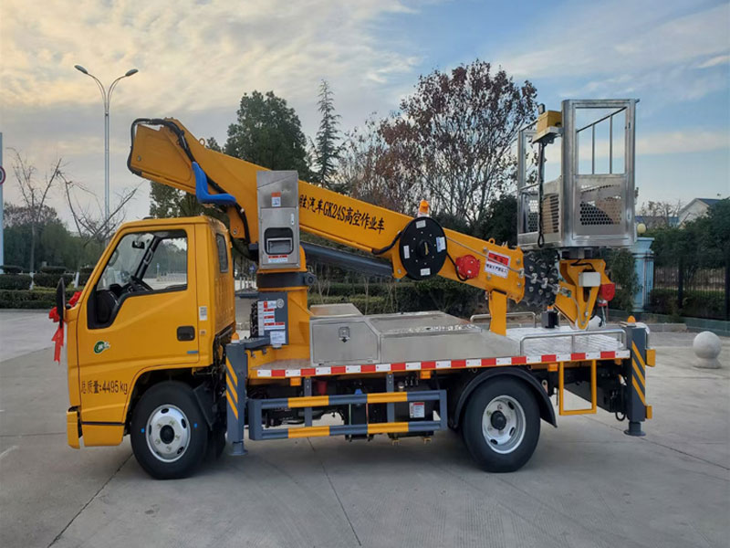 藍(lán)牌江鈴24米直臂高空作業(yè)車