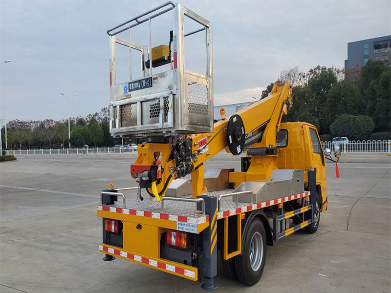 藍(lán)牌江鈴24米直臂高空作業(yè)車