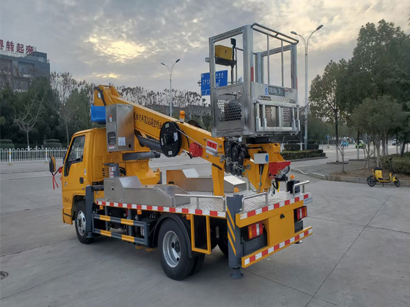 藍(lán)牌江鈴24米直臂高空作業(yè)車