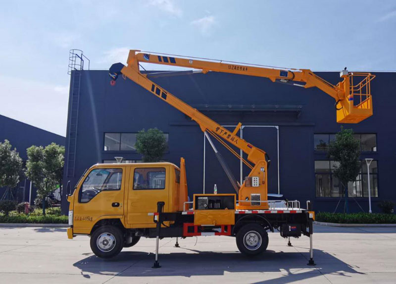 東風(fēng)多利卡13.5米高空作業(yè)車
