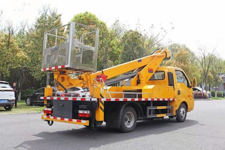 東風(fēng)途逸22米藍(lán)牌單排伸縮臂高空作業(yè)車