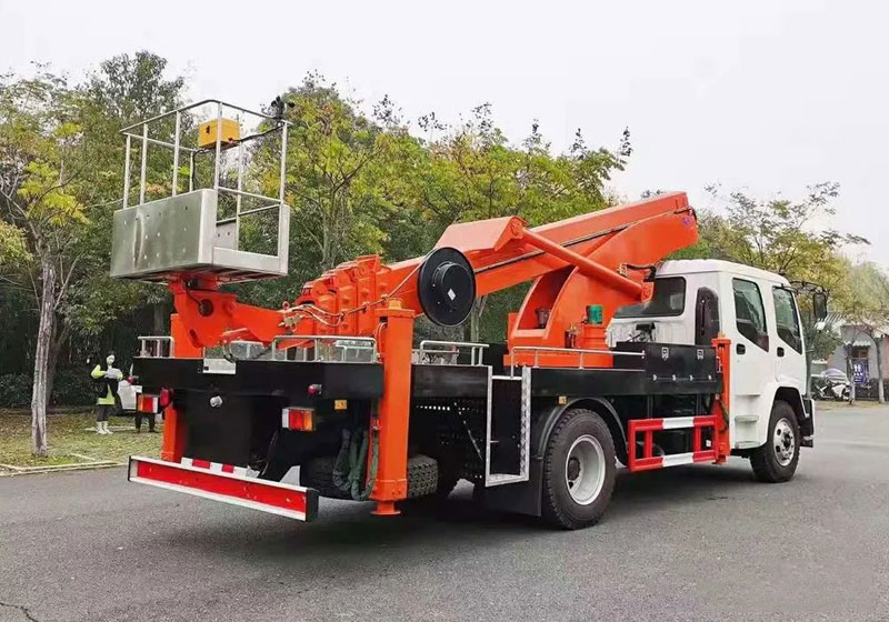 程力威高空作業(yè)車