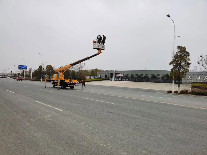 程力威高空作業(yè)車