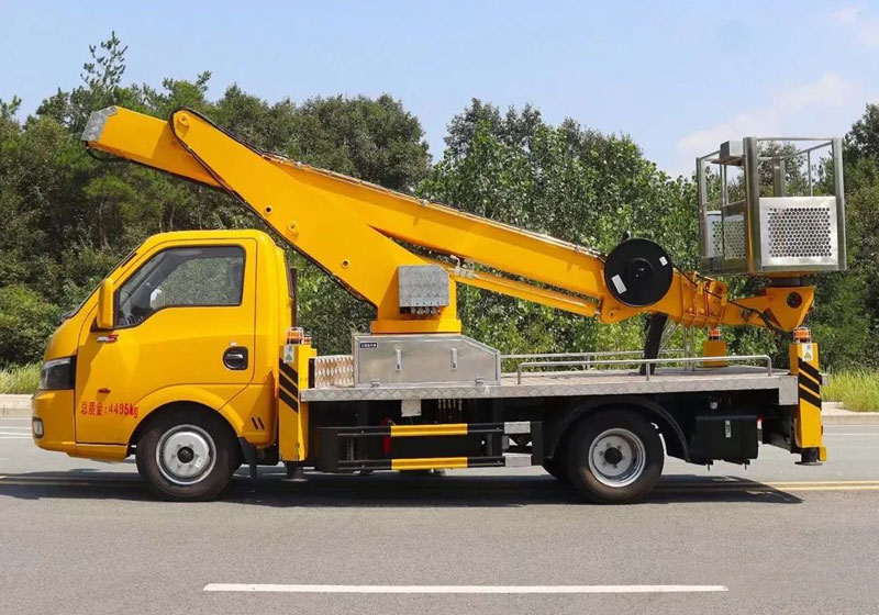 程力威高空作業(yè)車