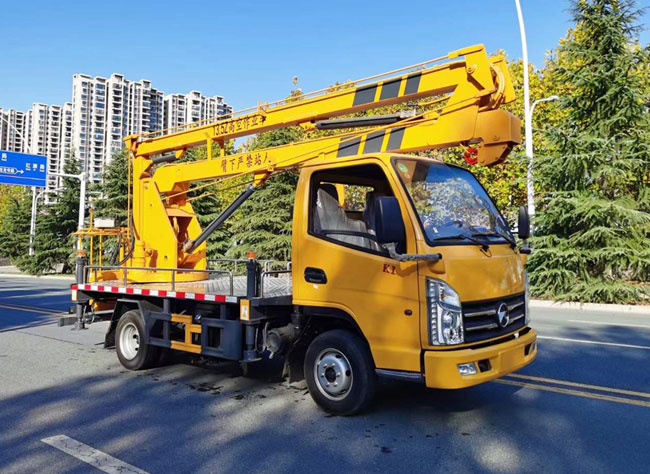 曲臂式高空作業(yè)車