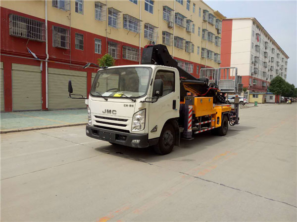 江鈴進(jìn)口28米伸縮臂高空作業(yè)車