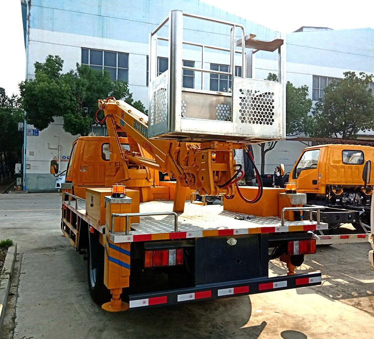 江鈴國六伸縮臂21米高空作業(yè)車