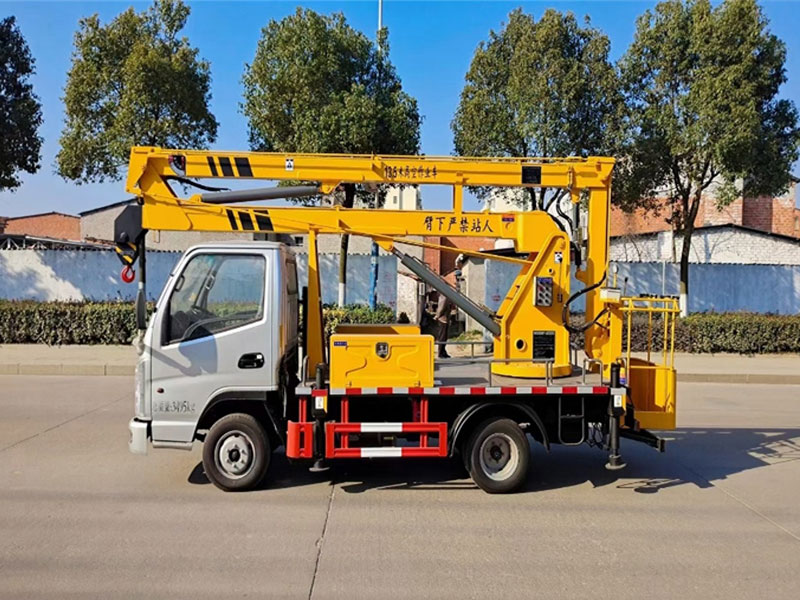 東風(fēng)小霸王汽油發(fā)動(dòng)機(jī)13米藍(lán)牌高空作業(yè)車