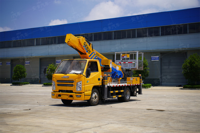 恭喜四川馬總喜提24米藍牌高空作業(yè)車