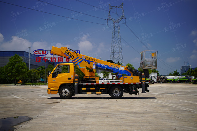 恭喜四川馬總喜提24米藍(lán)牌高空作業(yè)車