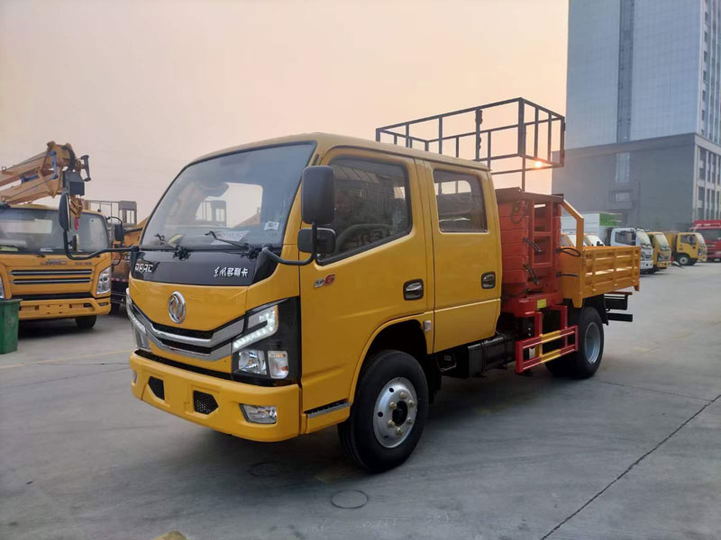 東風(fēng)8米藍(lán)牌雙排升降平臺(tái)高空作業(yè)車