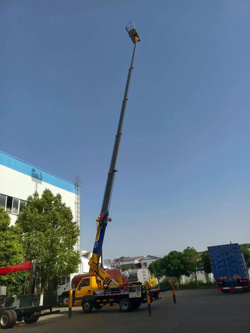 江鈴藍(lán)牌27M直臂伸縮式高空作業(yè)車(chē)-CL5042JGKA6DS