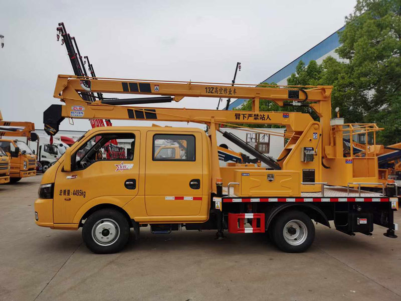 東風(fēng)途逸13米藍(lán)牌折臂高空作業(yè)車