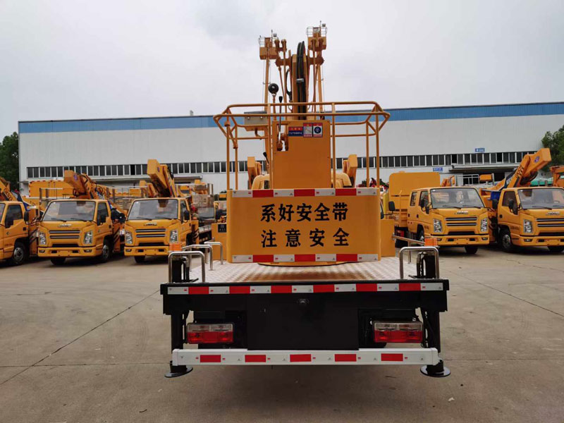 東風(fēng)途逸13米藍(lán)牌折臂高空作業(yè)車