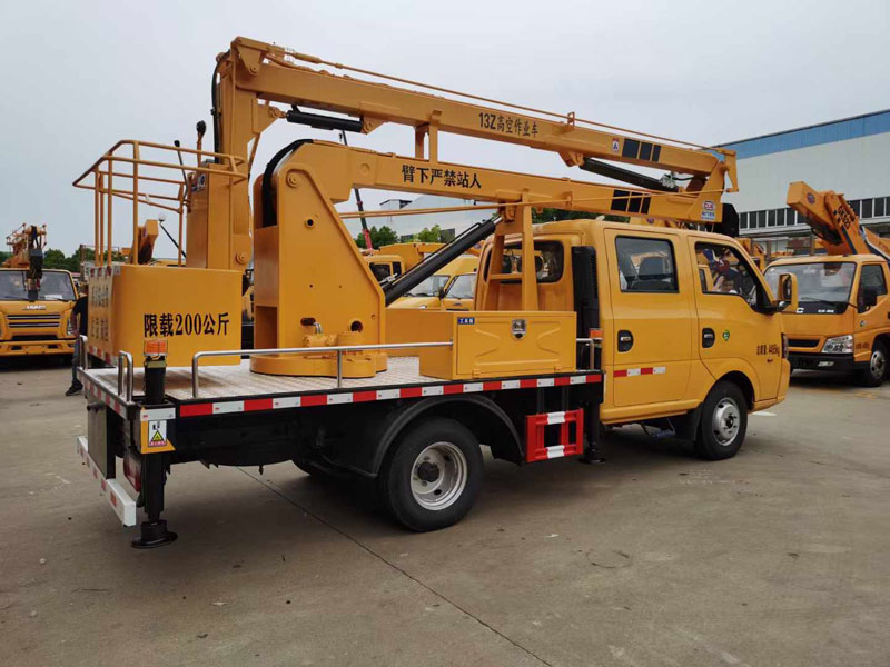 東風(fēng)途逸13米藍(lán)牌折臂高空作業(yè)車