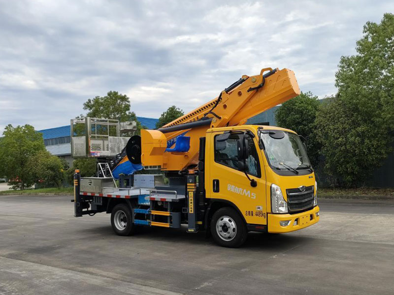 程力華鑫國六福田領(lǐng)航M5藍(lán)牌33米高空作業(yè)車
